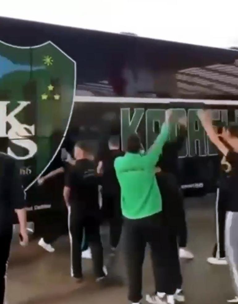 Kocaelispor oyuncularına tepki gösterip takım otobüsünün arkasından tabancayla koştu