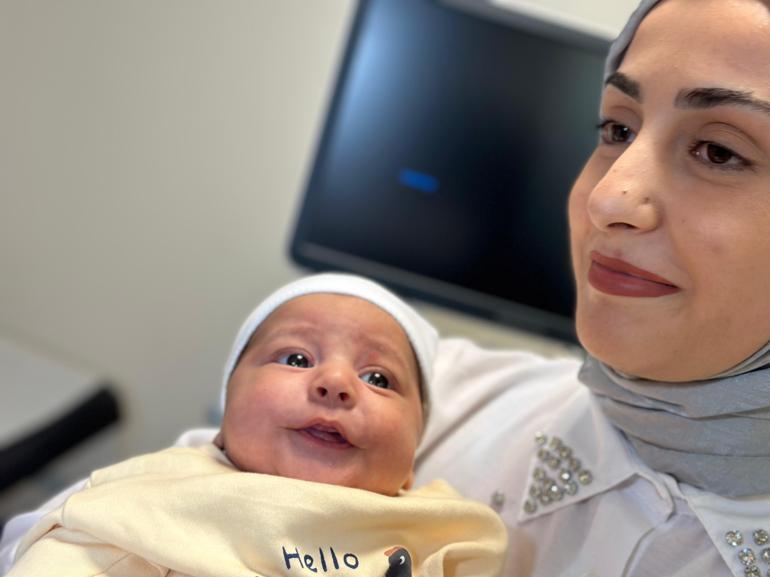 Tüp bebek merkezinin ilk bebeğine, doktorunun adı verildi; 30 yılda herhalde 500’e yakın hasta ismimi verdi