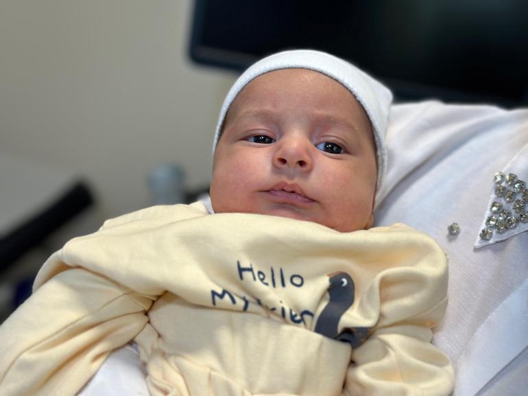 Tüp bebek merkezinin ilk bebeğine, doktorunun adı verildi; 30 yılda herhalde 500’e yakın hasta ismimi verdi