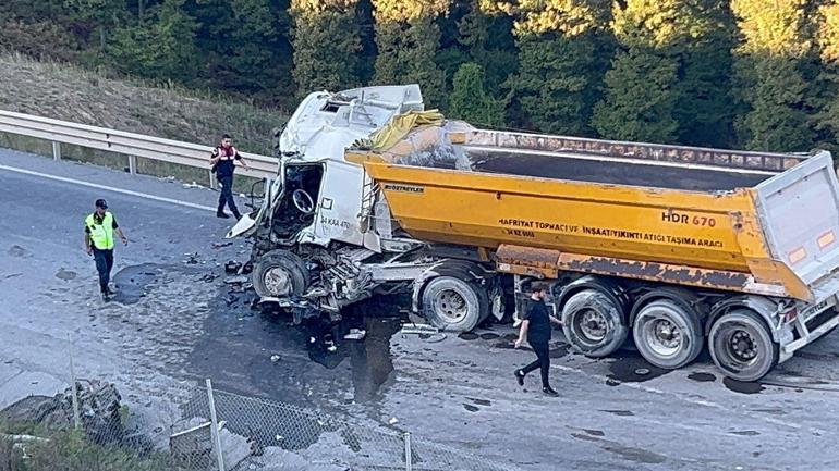 Şile’de 2 hafriyat kamyonu çarpıştı:1 ölü 1 yaralı