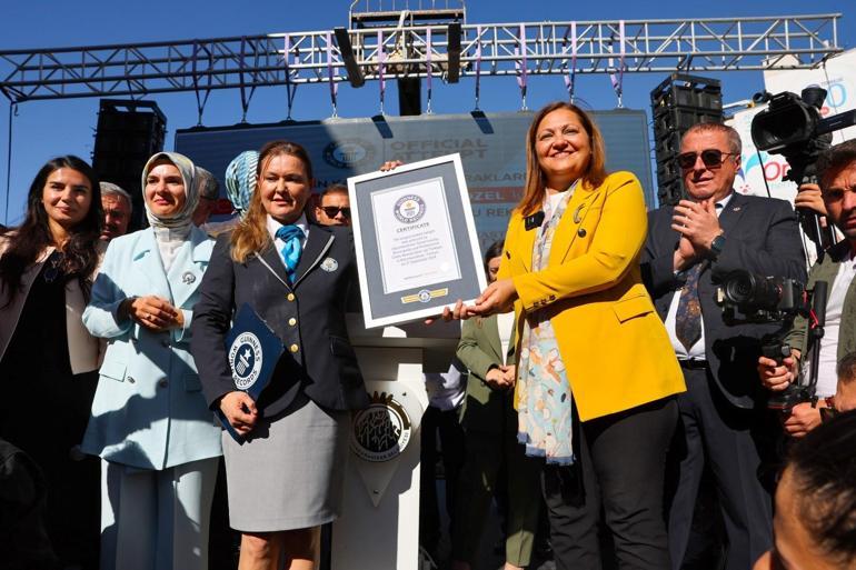 Afyon Lokumu, 114 metre 70 santim ile Guiness Rekorlar Kitabına girdi