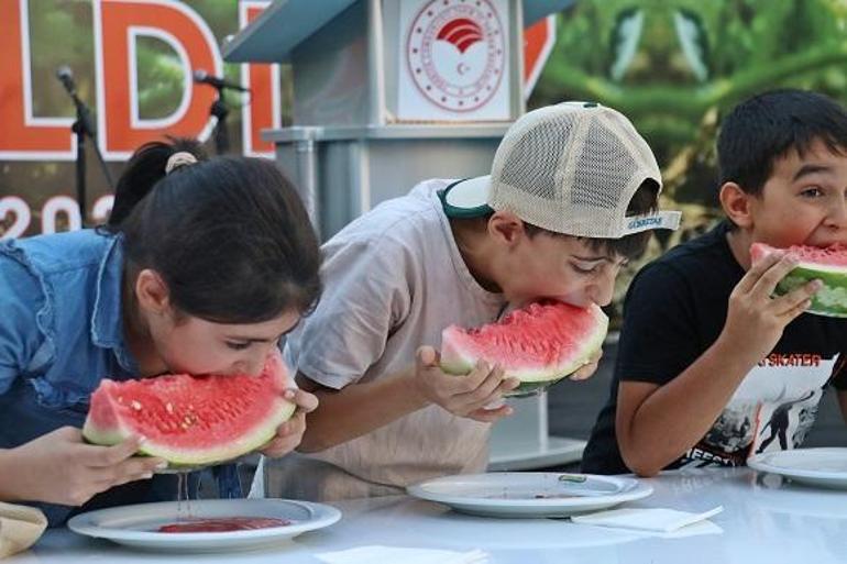 Diyarbakırda 72 yaşındaki üreticinin 48 kilo 700 gramlık karpuzu, yarışmada 1inci seçildi