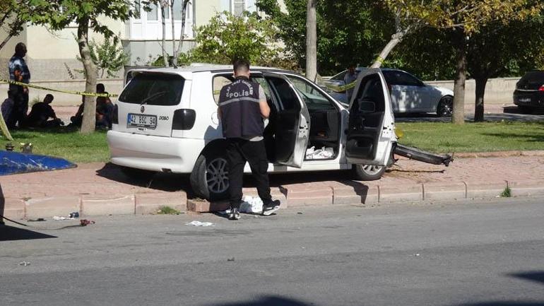 Direksiyon başında kalp krizi geçiren sürücü, otomobiliyle ağaca çarptı