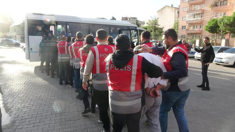 Polis merkezinin önüne taşan tabanca ve bıçaklı kavgada 14 şüpheli adliyede