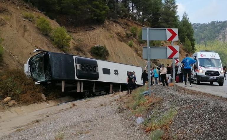 Yolcu otobüsü şarampole devrildi: 5 yaralı