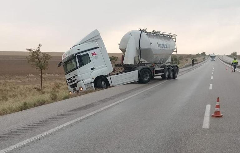 Kum fırtınası zincirleme kazaya neden oldu: 6 yaralı