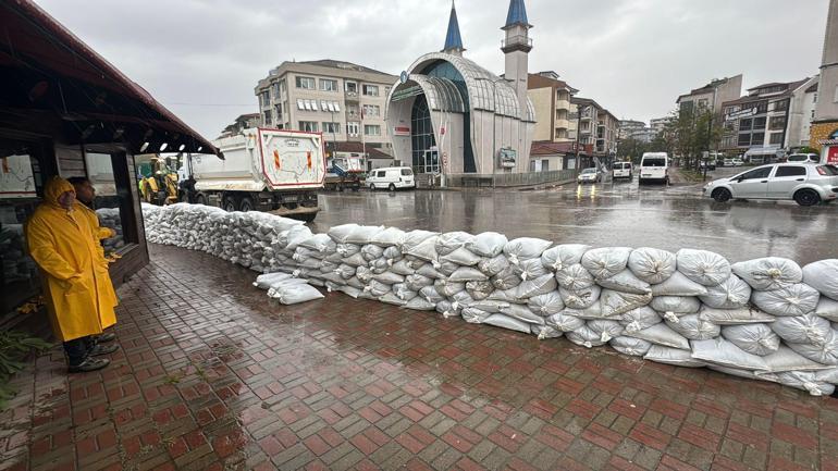 Bartın Irmağı’nın taşma riskine kum çuvallı bariyer önlemi