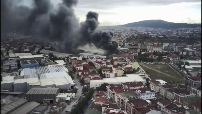 Sancaktepede soğuk hava deposunda çıkan yangın söndürüldü