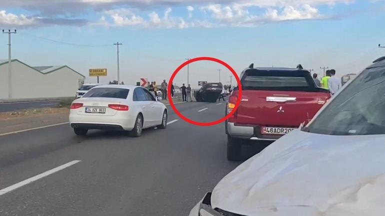 Diyarbakır’da iki otomobilin çarpıştığı kaza kamerada: 3 yaralı