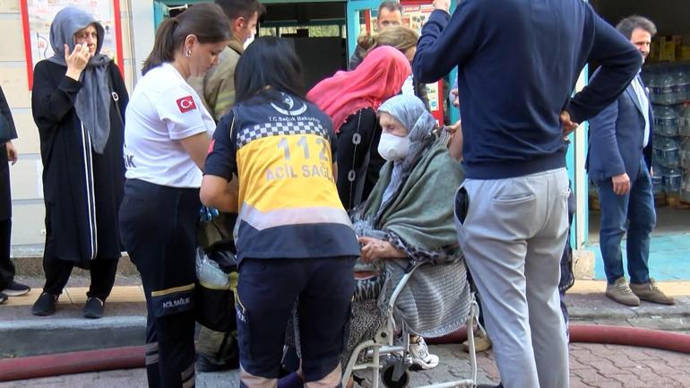 Bakırköyde 3 katlı binada yangın: Mahsur kalan 1 kişi kurtarıldı