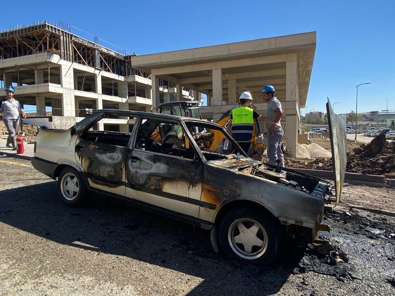 Alev alan doğal gaz sızıntısı otomobili yaktı