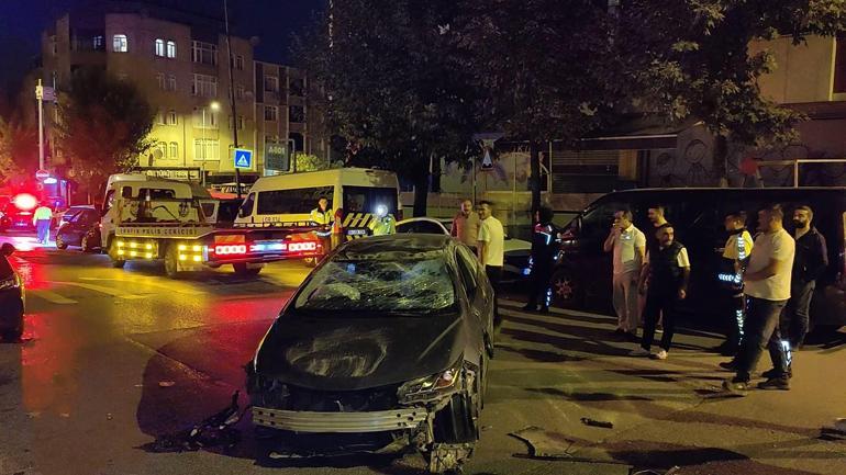 Gaziosmanpaşada kontrolden çıkan otomobil, park halindeki 6 araca çarpıp yan yattı