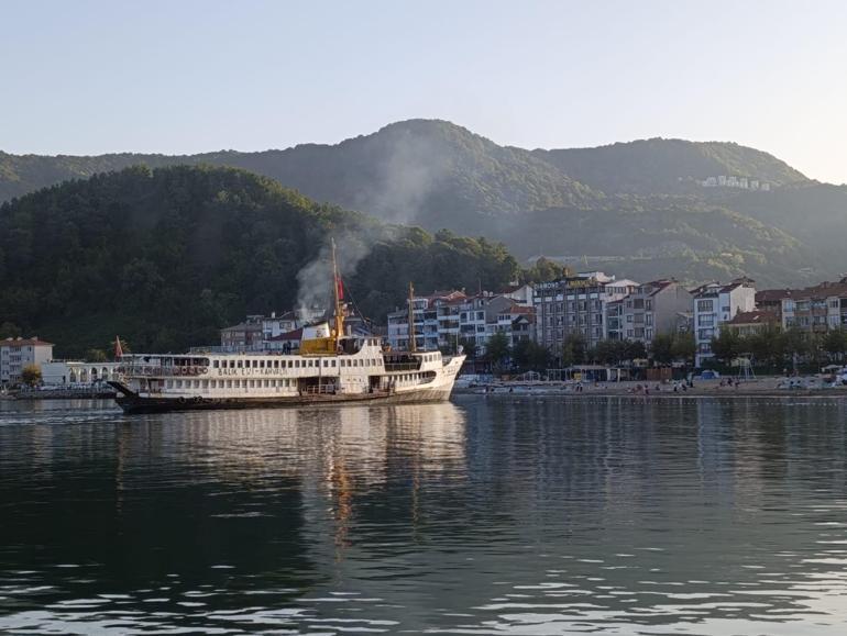 Amasrada çapası hasar gören restoran vapur karaya oturdu; o anlar kamerada