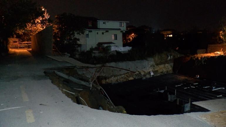 Üsküdarda yol çöktü; 3 katlı bina boşaltıldı