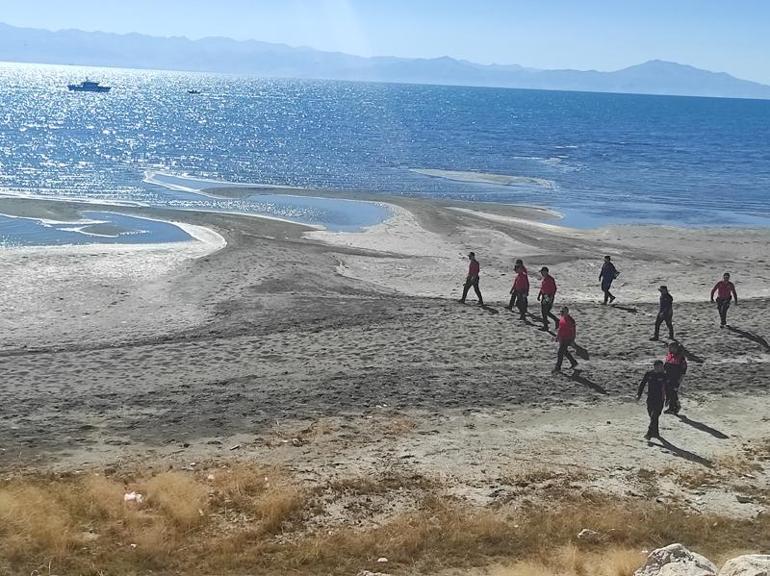 Kayıp Rojini, deprem bölgesinde görev alan hassas burunlu köpekler de arıyor