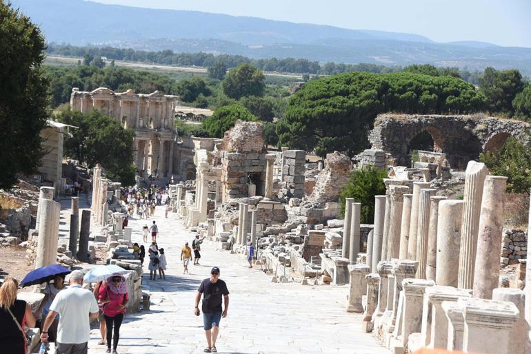 İzmire eylül ayında en çok ziyaretçi Almanyadan geldi