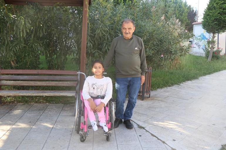 ‘Spina Bifida’ hastası Nafiya, ameliyat olup dik durmak istiyor