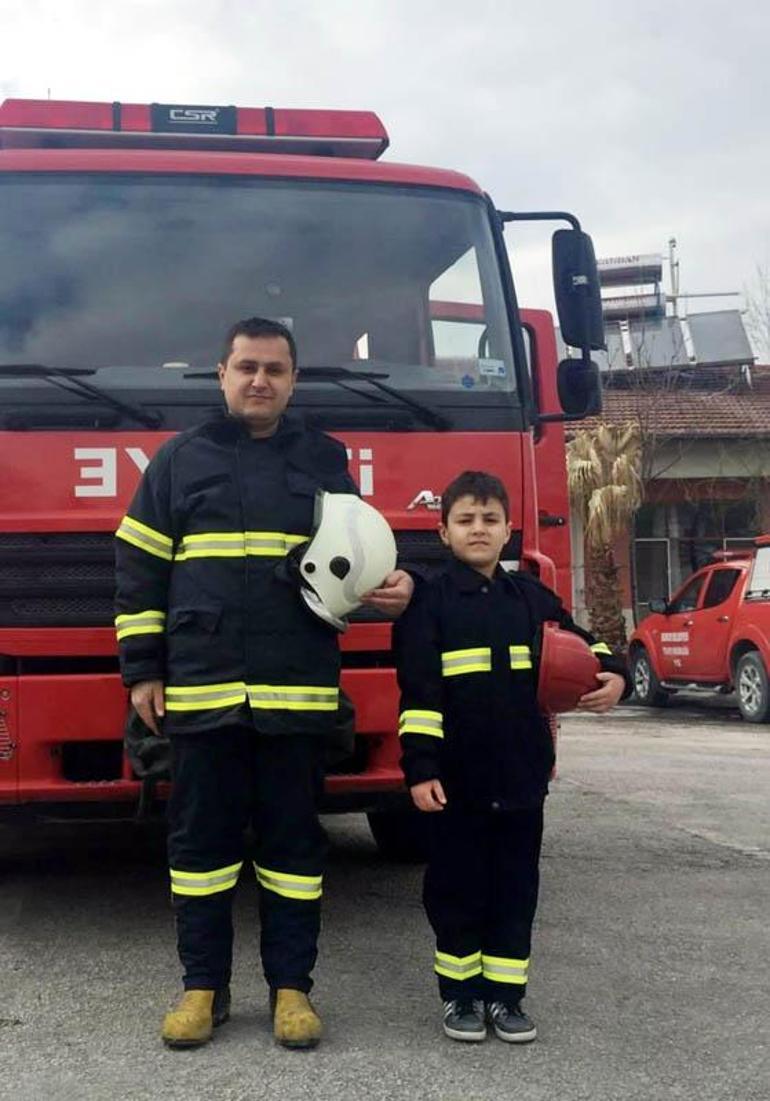 Çocukluk hayalini gerçekleştirdi, çocuklarını da gönüllü itfaiyeci yaptı