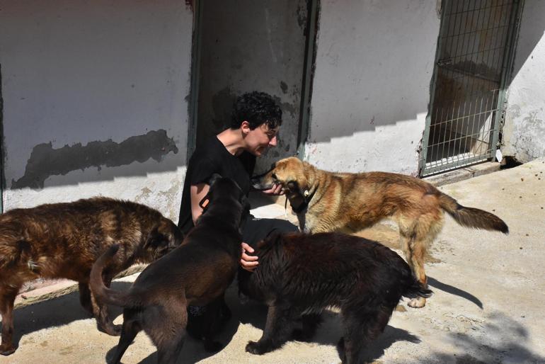 Ünlü şarkıcı Can Bonomonun ablası intihara kalkıştı