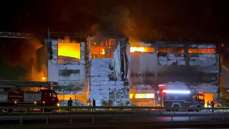 Tekirdağda çıkan yangında, fabrika kullanılamaz hale geldi