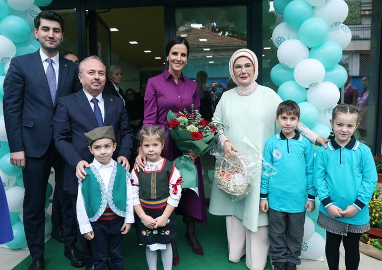 Emine Erdoğan, Belgraddaki Türkiye Maarif Vakfının anaokulu öğrencileriyle bir araya geldi