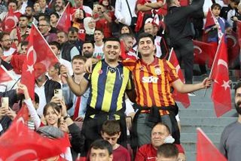 Ay-yıldızlılar, Karadağ engelini tek golle geçti