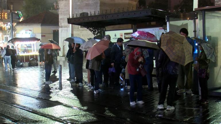 Beyoğlunda sağanak etkili oldu