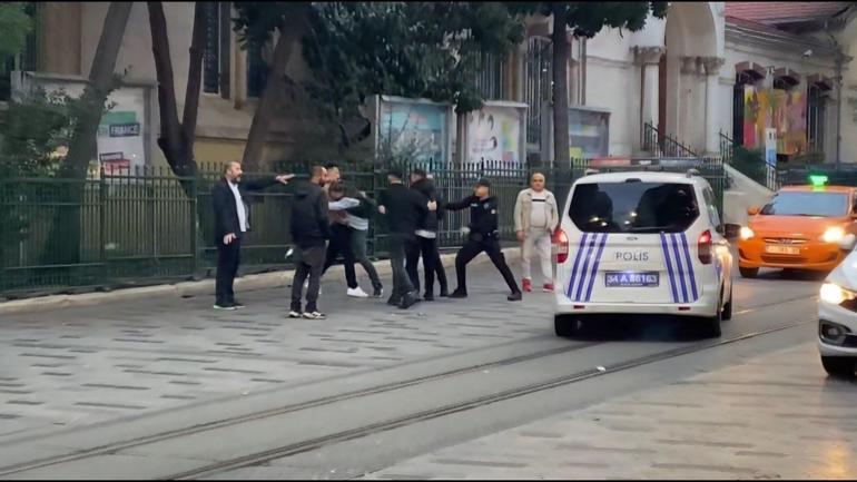 İstiklal Caddesi’ndeki kavgaya polisten anlık müdahale