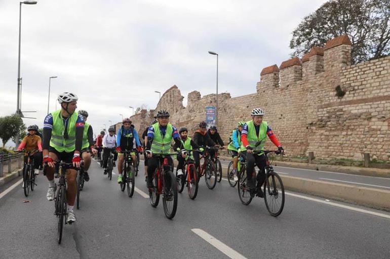 Bisikletliler Tarihi Yarımada’da Pedal Çevirdi