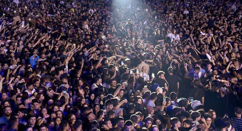 Sur Kültür Yolu Festivali’nde Murat Boz sahne aldı