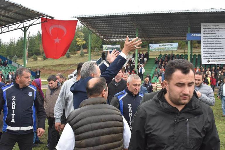 ‘Yaylalarımıza dokunma’ mitinginde gerginlik; ev sahibi başkan alanı terk etti