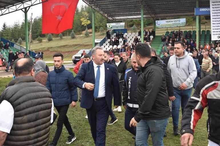 ‘Yaylalarımıza dokunma’ mitinginde gerginlik; ev sahibi başkan alanı terk etti