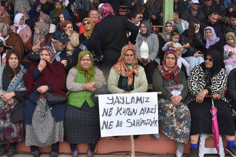 ‘Yaylalarımıza dokunma’ mitinginde gerginlik; ev sahibi başkan alanı terk etti