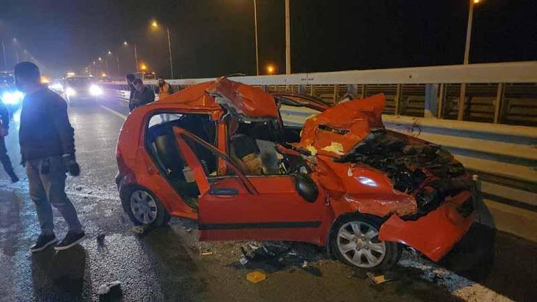 Anadolu Otoyolunda otomobil, TIR’a çarptı: 4 yaralı