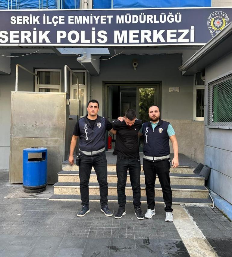 Eczaneden hırsızlık yapan şüpheli, kafede otururken yakalandı