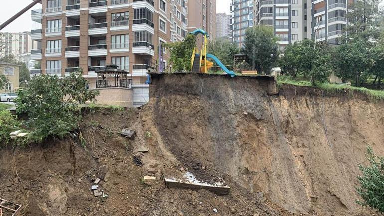 Rize’de, heyelanda sitenin istinat duvarı çöktü