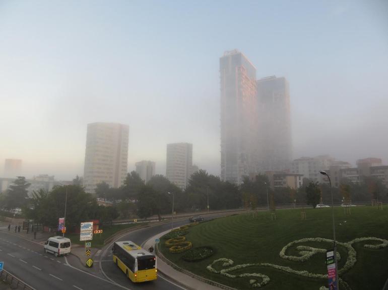 İstanbulda sis etkili oluyor; çift yönde askıya alınan gemi trafiği normale döndü