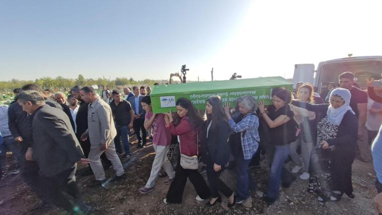 Van’da kaybolduktan 18 gün sonra cansız bedeni bulunan Rojin, Diyarbakır’da toprağa verildi