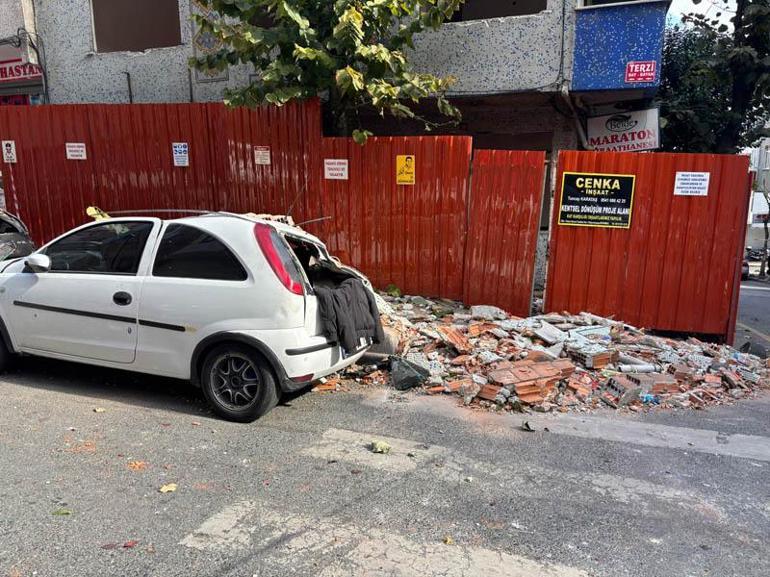 Esenlerde 3 katlı binanın çatısının çöktüğü anlar kamerada