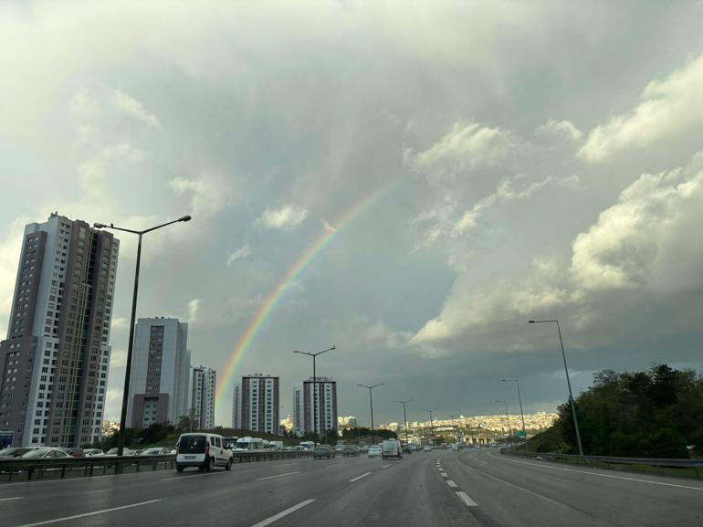 İstanbulda karabulutların ardından gökkuşağı çıktı