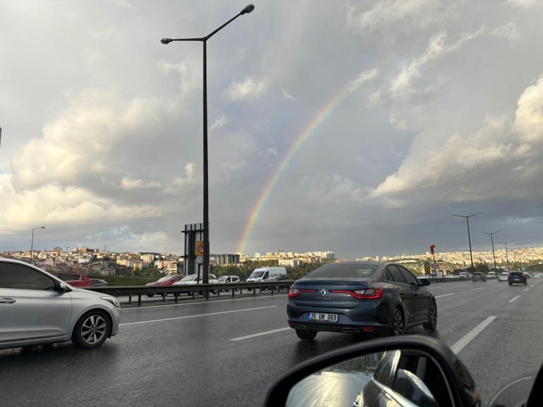 İstanbulda karabulutların ardından gökkuşağı çıktı