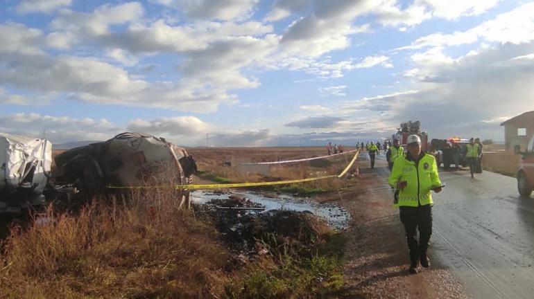 Çorumda tanker ile minibüs çarpıştı; 1 ölü, 22 yaralı