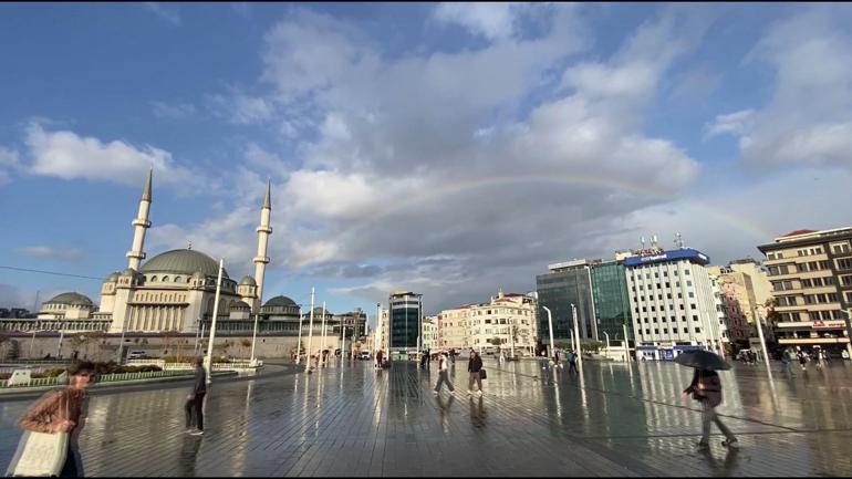 İstanbulda karabulutların ardından gökkuşağı çıktı