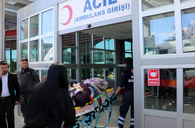 Afyonkarahisarda turist otobüsü devrildi: 22 yaralı