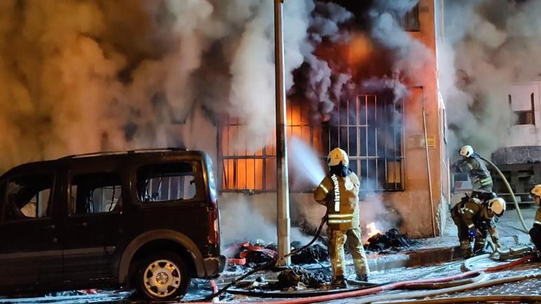 Beyoğlunda, yatak imalathanesinde yangın