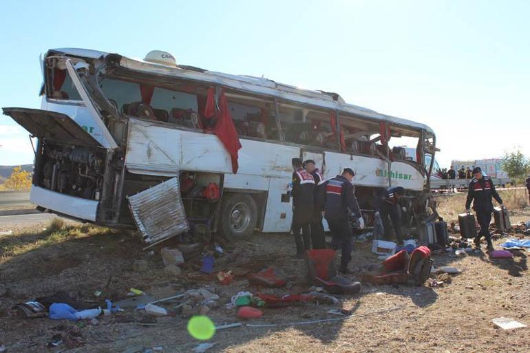 Aksarayda tur otobüsü devrildi; 6 ölü, 34 yaralı