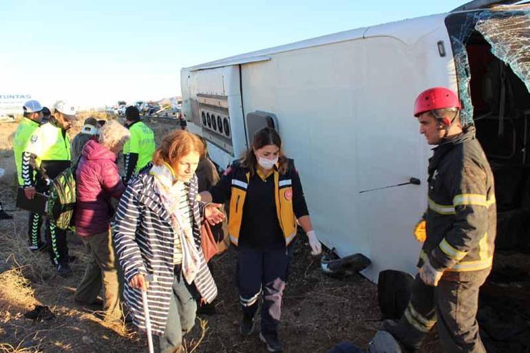 Aksarayda tur otobüsünün devrildiği kazada 19 kişi, taburcu oldu