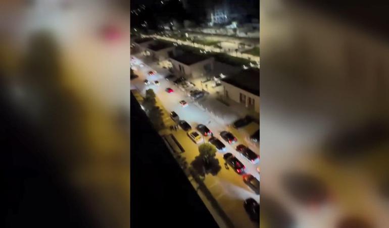 Çakarlı ve sirenli düğün konvoyu ile yolu trafiğe kapattılar