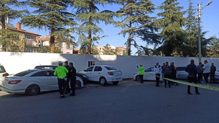 Galerici bıçaklandı, yolda kaza yaptı; hastanede öldü