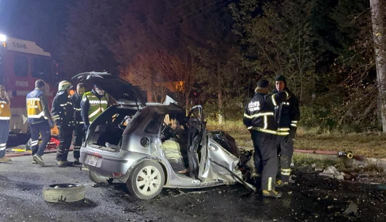 Tekirdağ’da iş makinesine çarpan otomobilde 5 kişinin öldüğü kaza kamerada